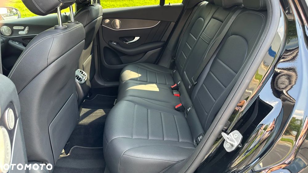 Mercedes-Benz GLC 300 4Matic 9G-TRONIC AMG Line Plus - 17