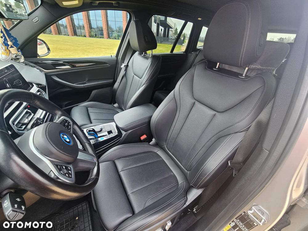 BMW iX3 80kWh Impressive - 13