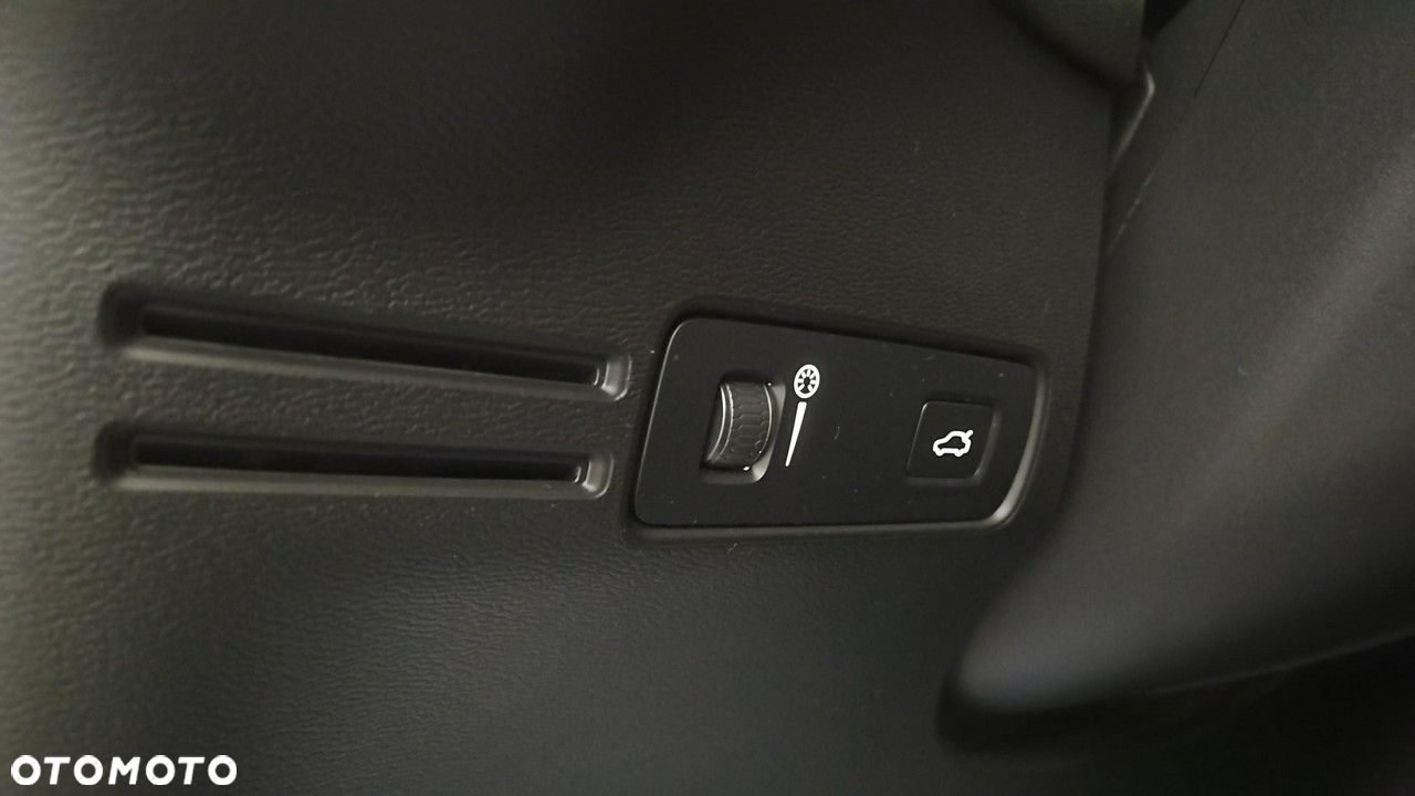 Volvo XC 40 T3 Momentum Pro - 17