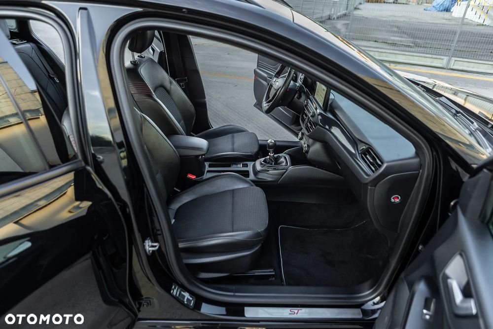 Ford Focus - 30
