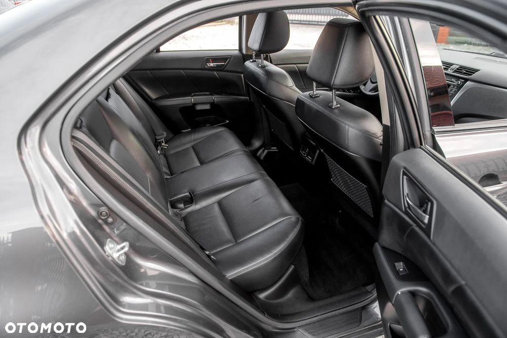 Suzuki Kizashi 2.4 Sport 4WD CVT - 19