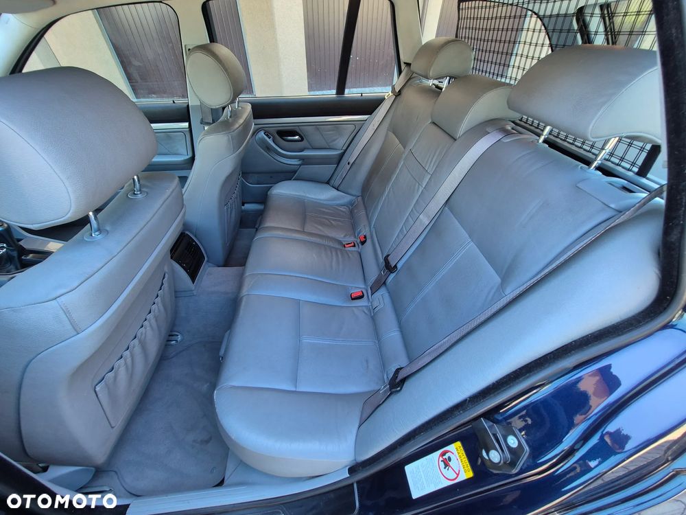 BMW Seria 5 520i - 14