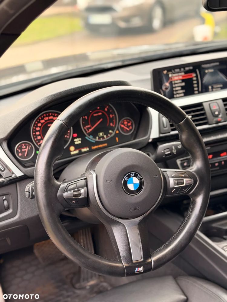 BMW Seria 3 330d Touring xDrive M Sport - 11