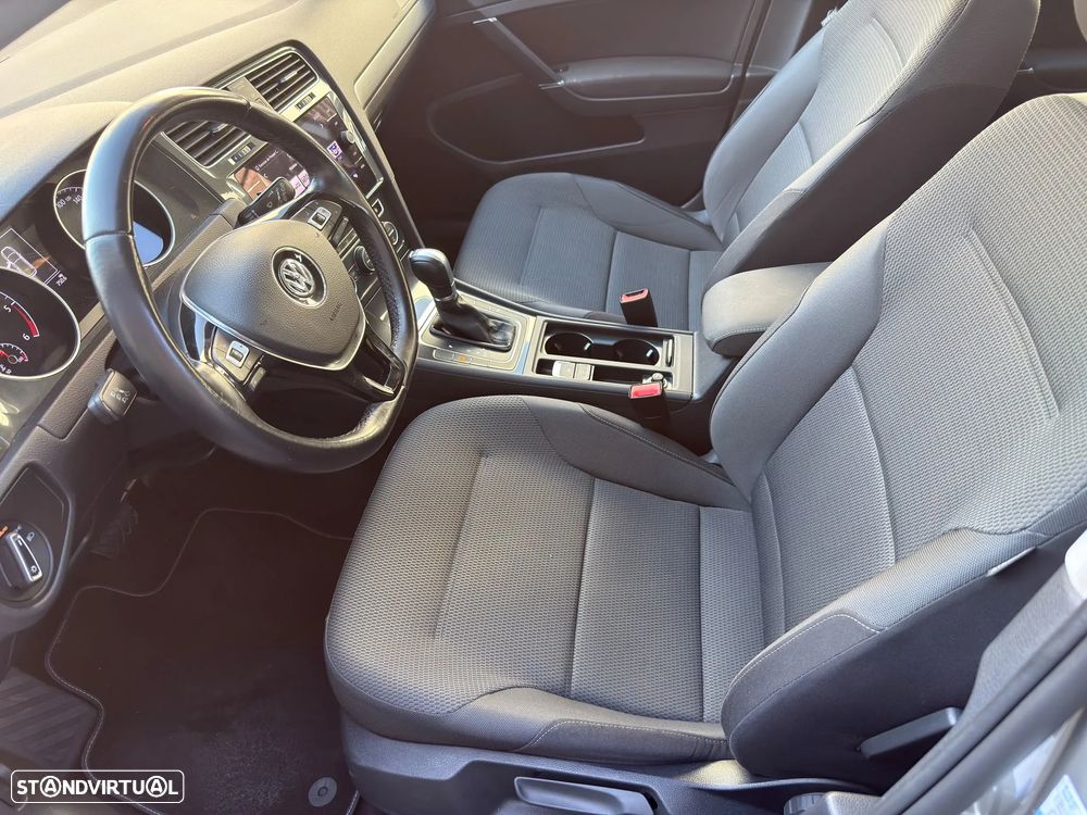 VW Golf 1.6 TDI Confortline DSG - 11