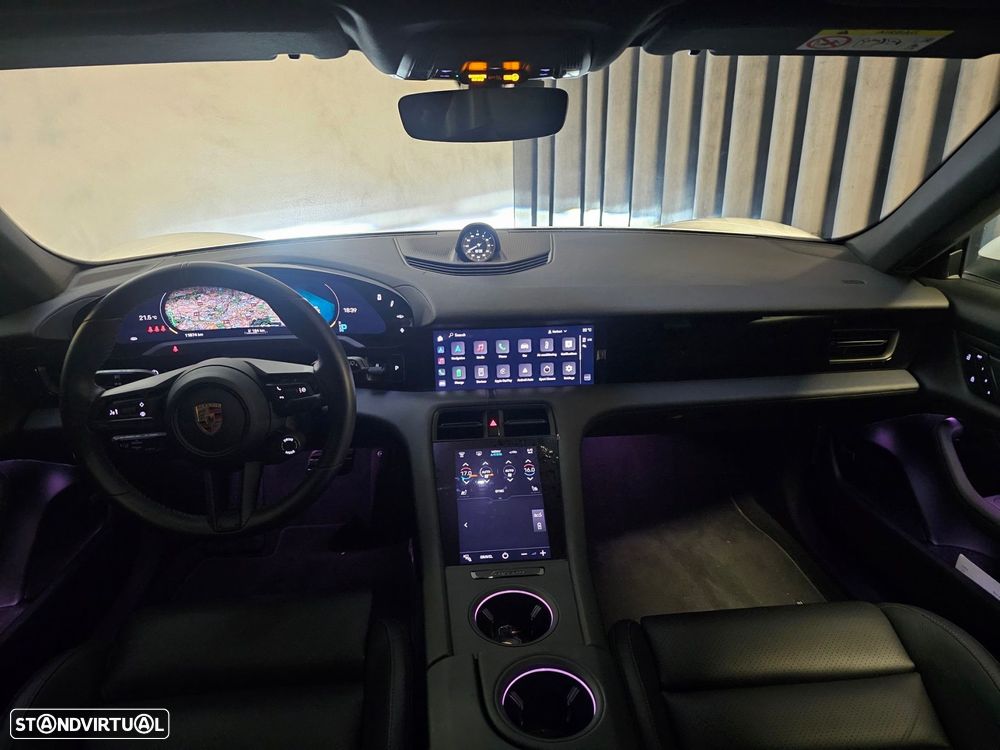 Porsche Taycan Cross Turismo 4 - 11