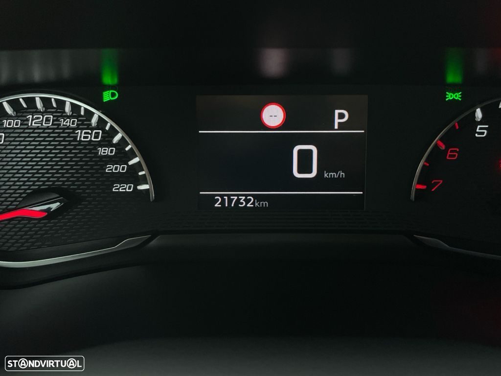 Peugeot 2008 1.5 BlueHDi Allure EAT8 - 9