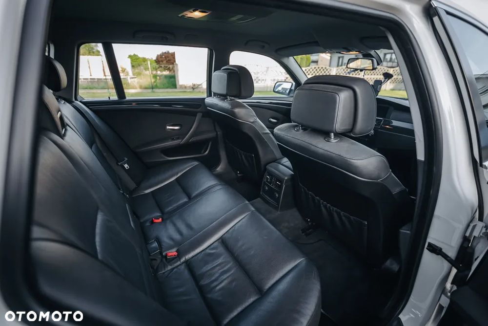 BMW Seria 5 525d Touring - 28