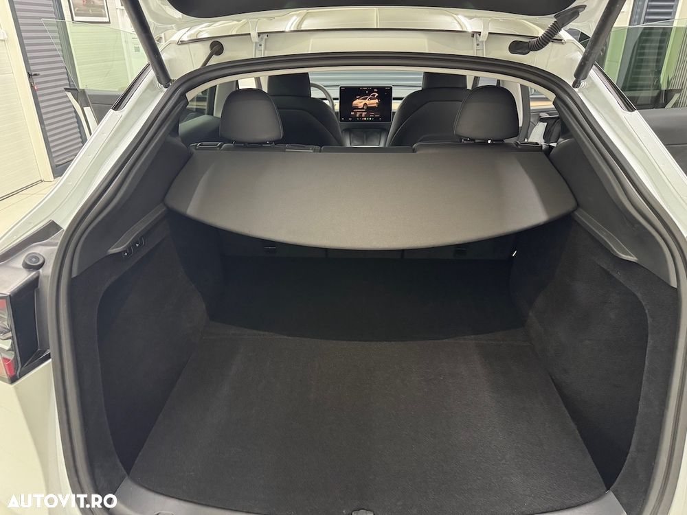 Tesla Model Y - 26