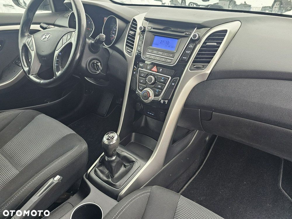 Hyundai i30 1.6 D Comfort - 28