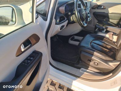 Chrysler Pacifica - 11