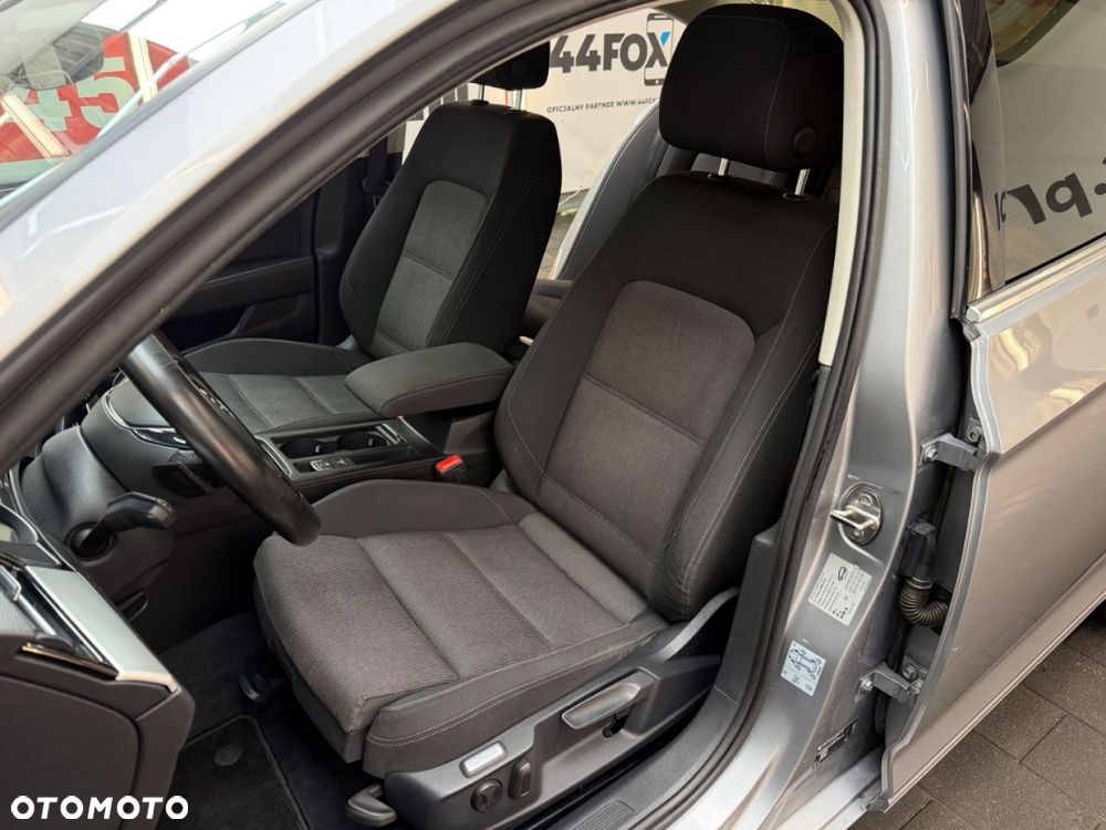 Volkswagen Passat - 20