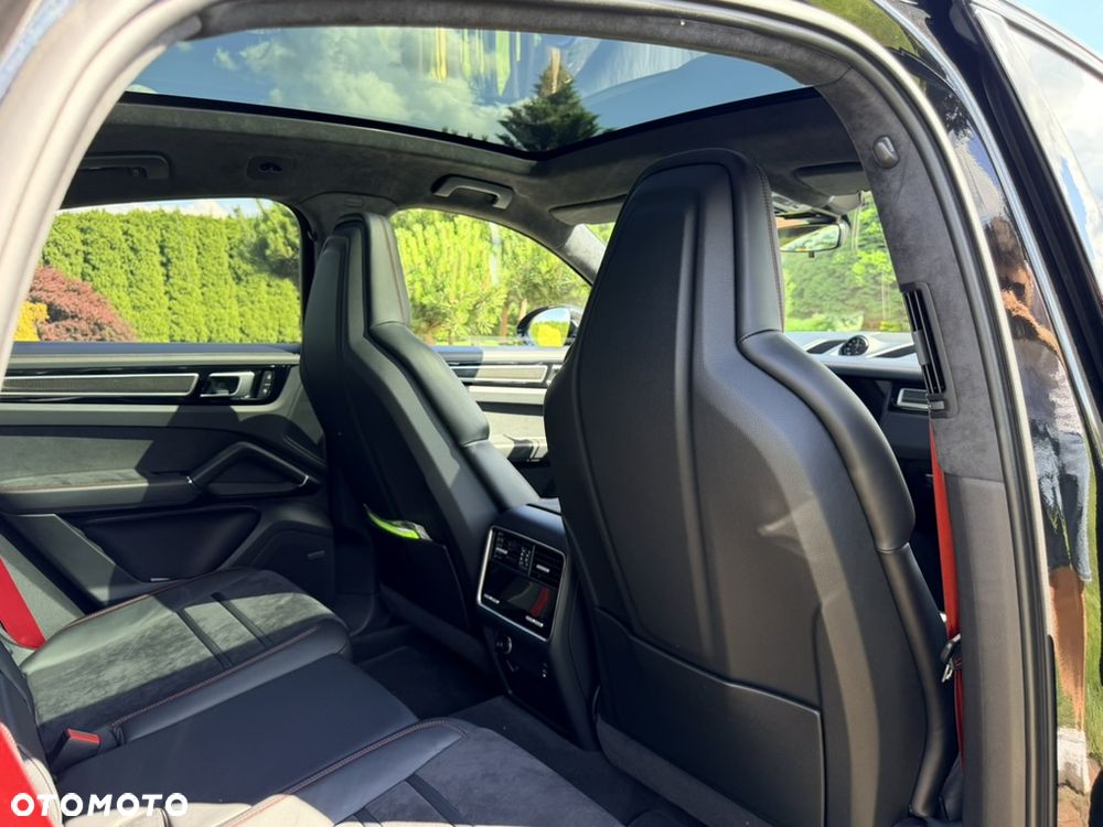 Porsche Cayenne GTS - 10