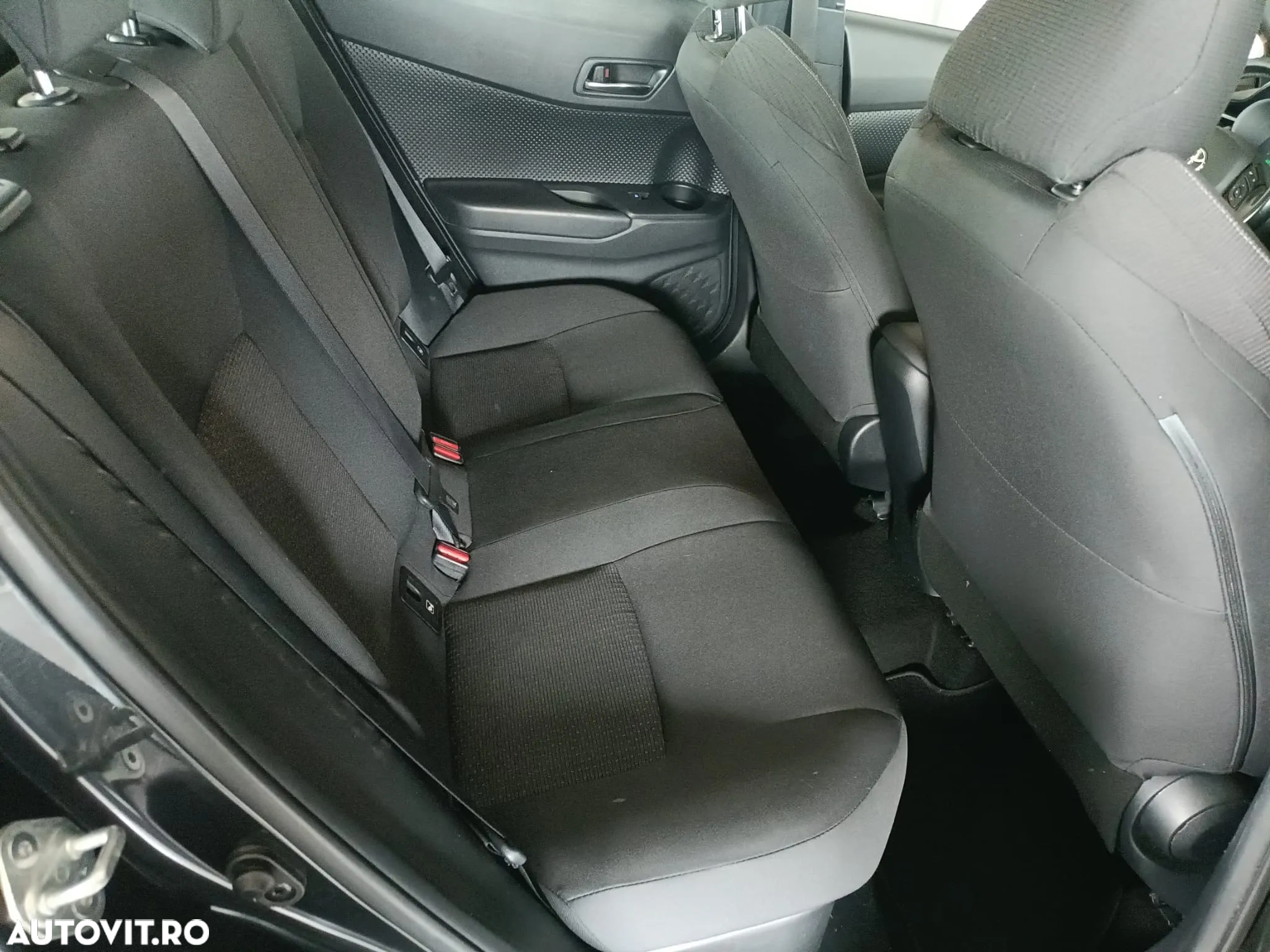 Toyota C-HR 1.8 HSD 4x2 CVT C-lassy - 7