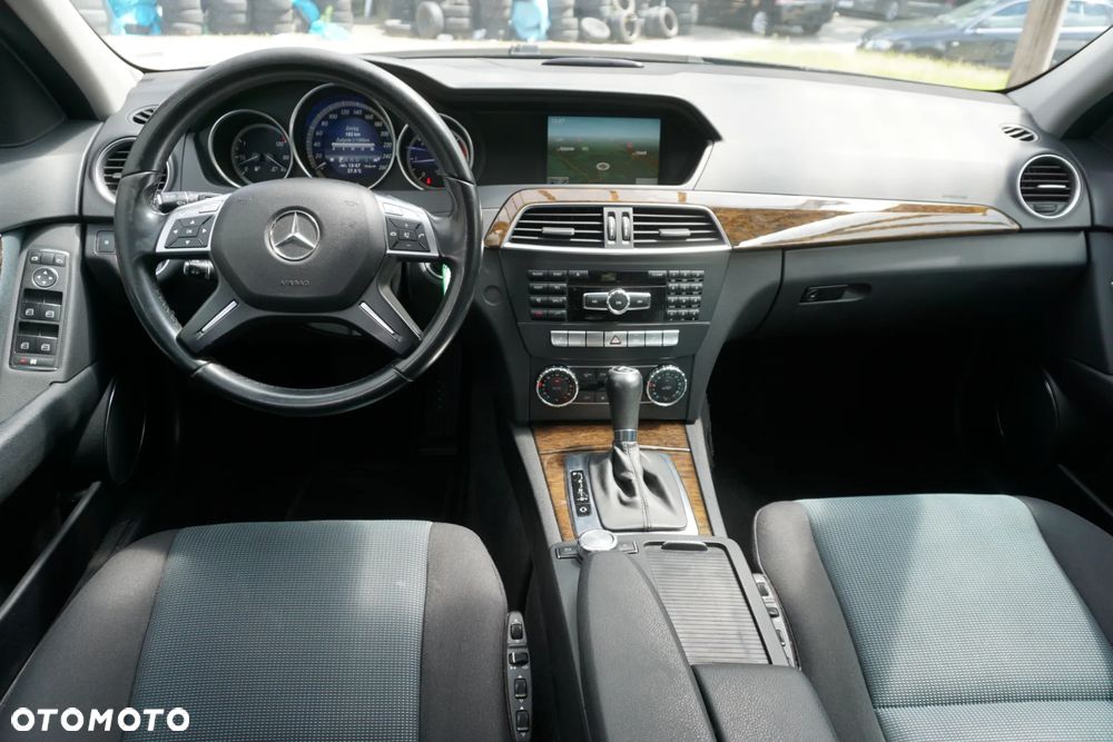 Mercedes-Benz Klasa C 220 CDI DPF Automatik BlueEFFICIENCY Special Edition - 14