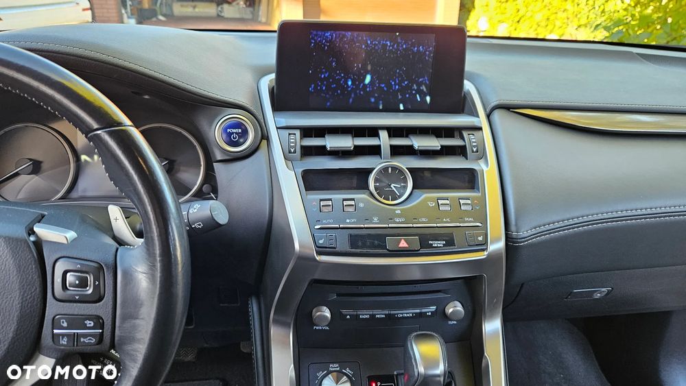 Lexus NX 300h Prestige AWD - 32