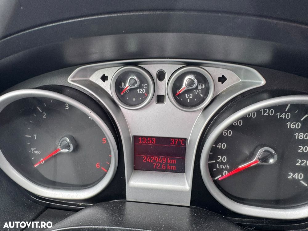 Ford Focus 1.6 TDCI Ghia - 9