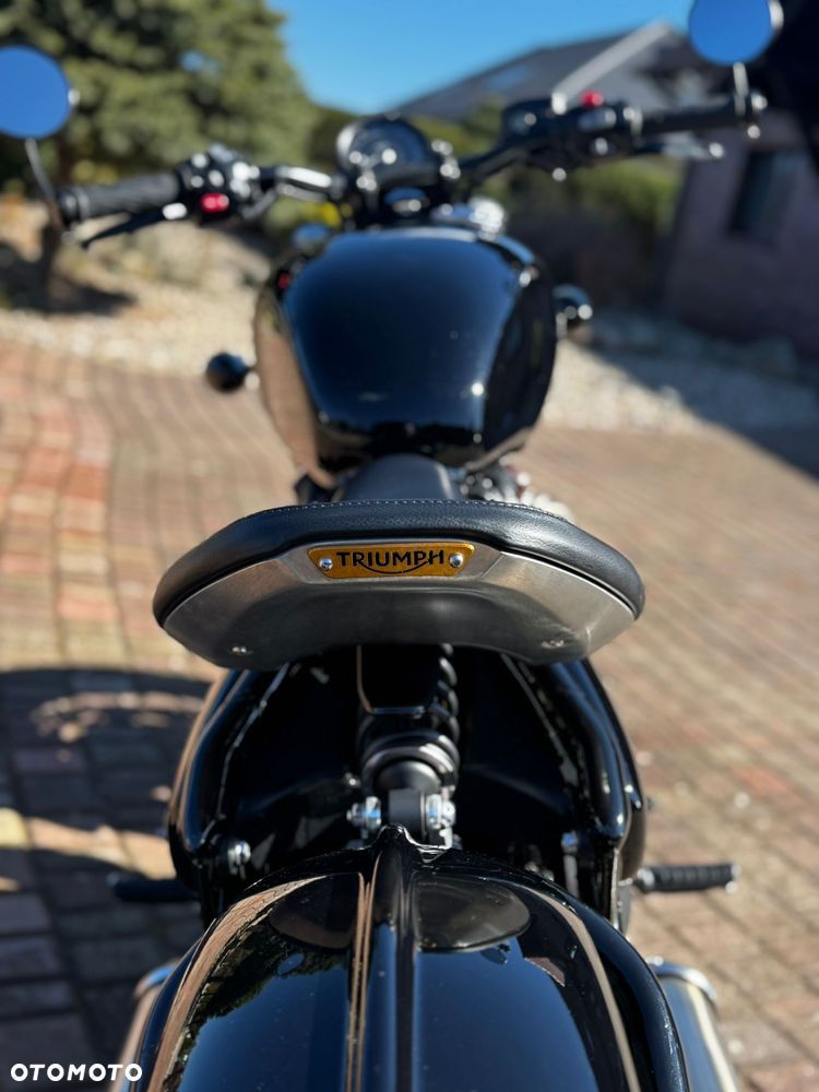 Triumph Bonneville Bobber - 6