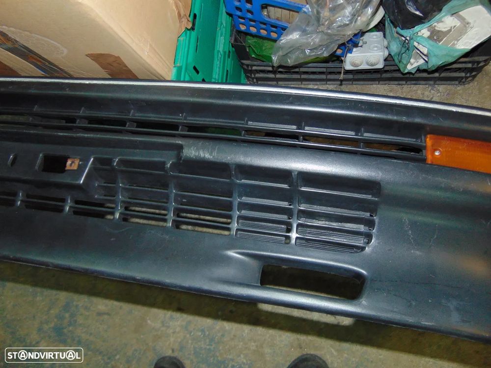 Toyota Corolla GL Liftback para-choques - 4