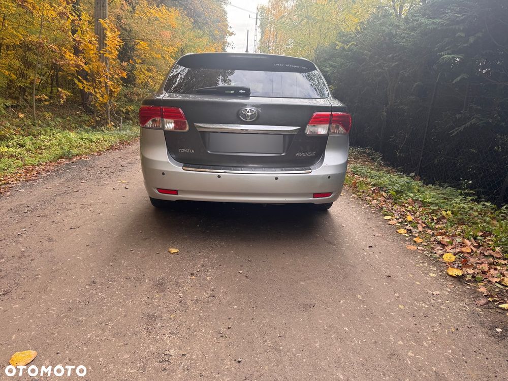 Toyota Avensis 2013 photo 4