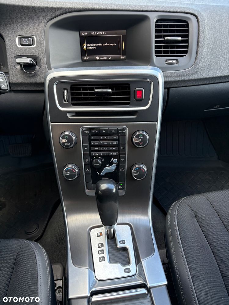 Volvo V60 T4 Geartronic Powershift Momentum - 36