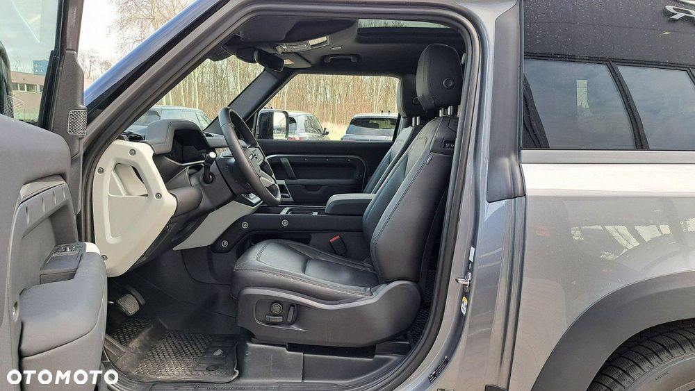 Land Rover Defender - 16