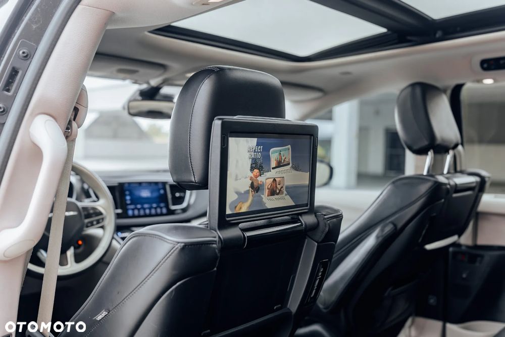 Chrysler Pacifica - 28