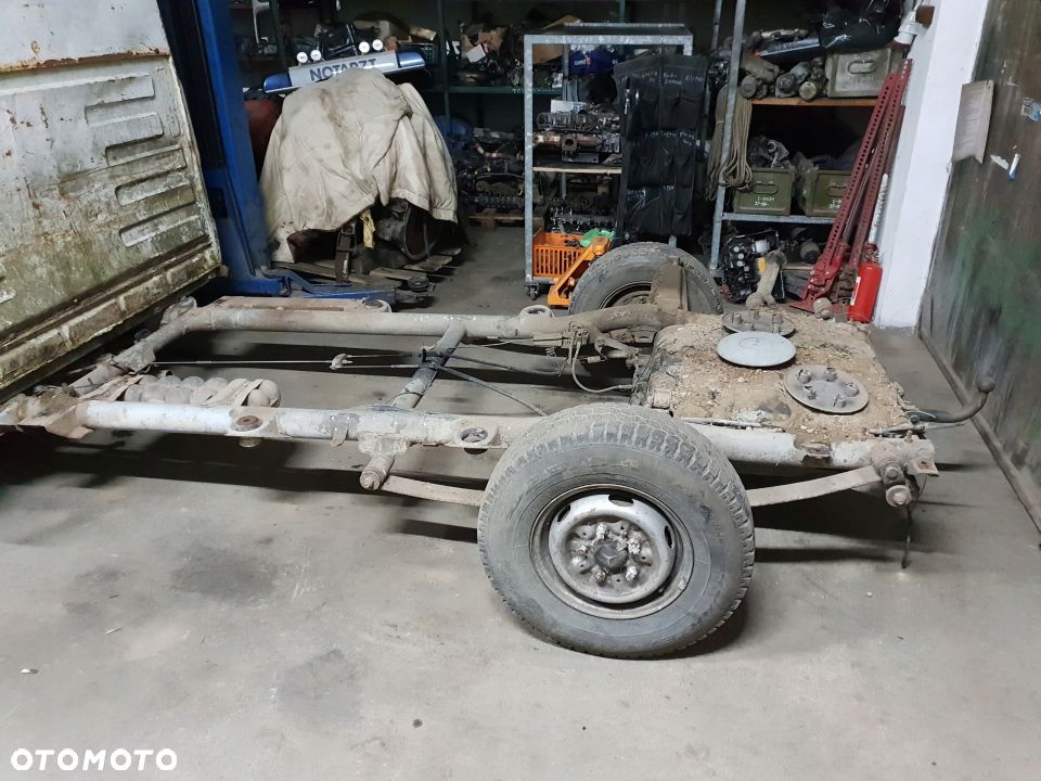 MERCEDES MB 100 DAWCA RAMA Z OSIĄ TYLNĄ DEKIEL - 1