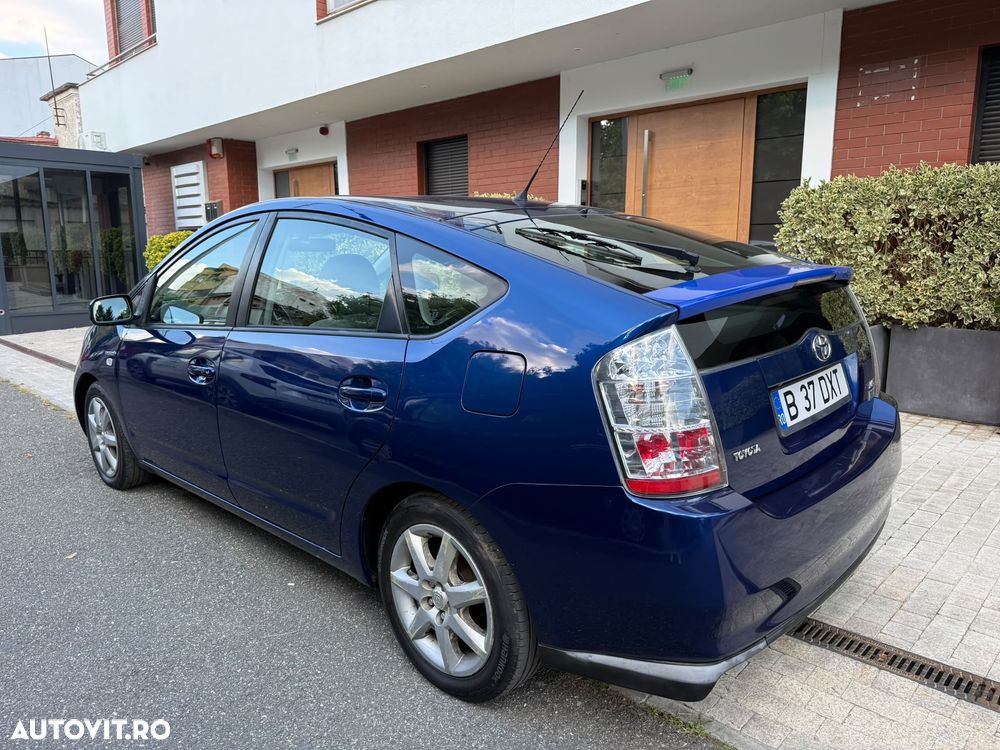 Toyota Prius (Hybrid) Sol - 4