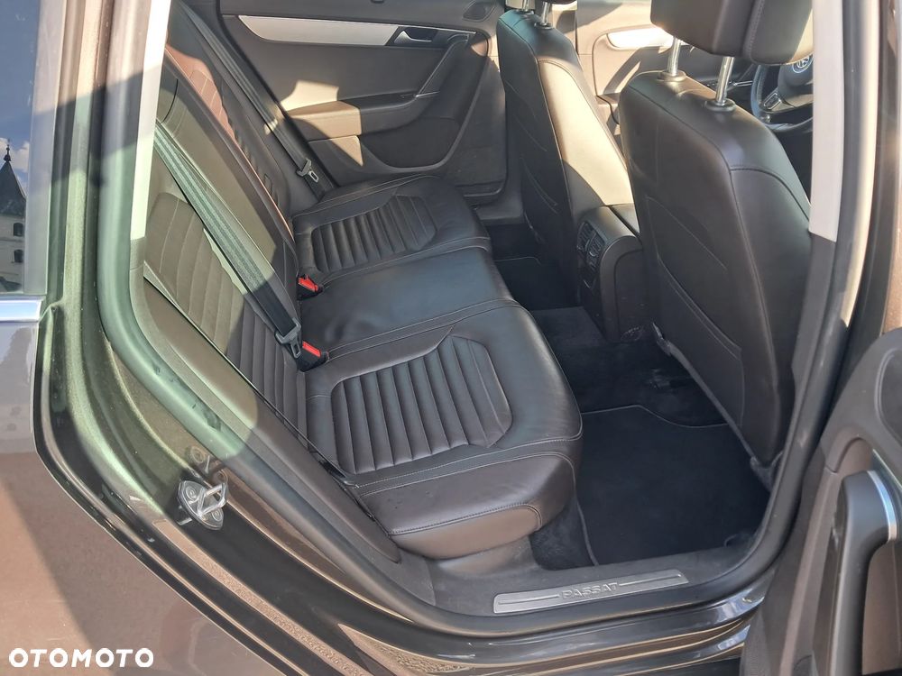 Volkswagen Passat 2.0 TDI 4Mot Highline - 23