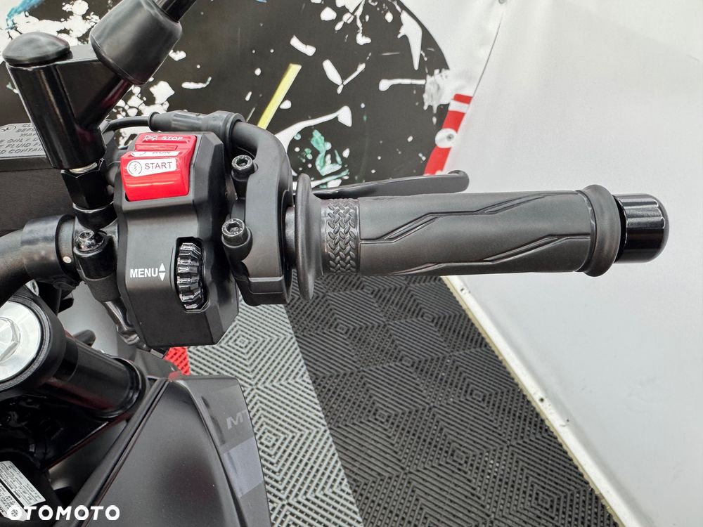 Yamaha MT - 24