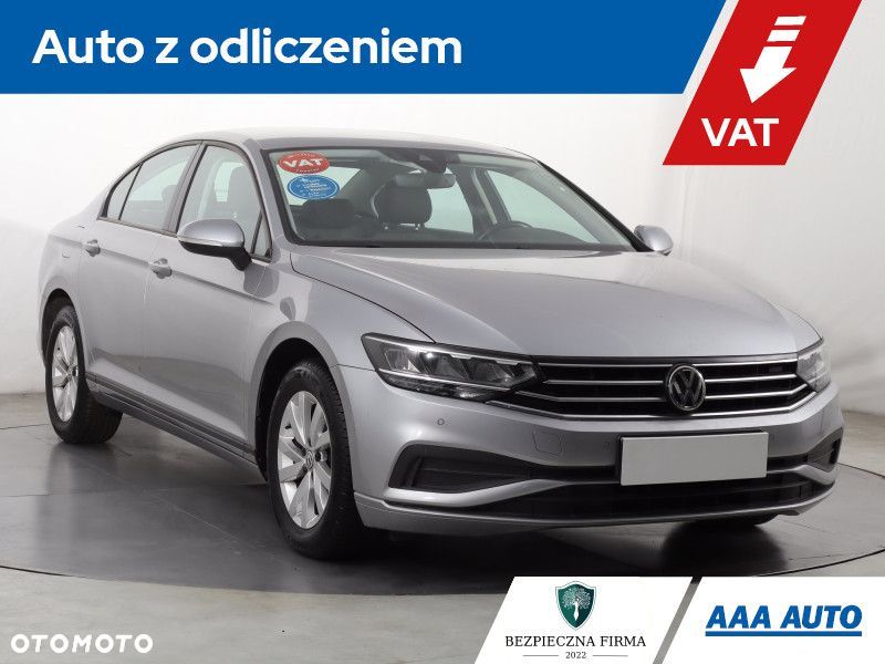 Volkswagen Passat - 1