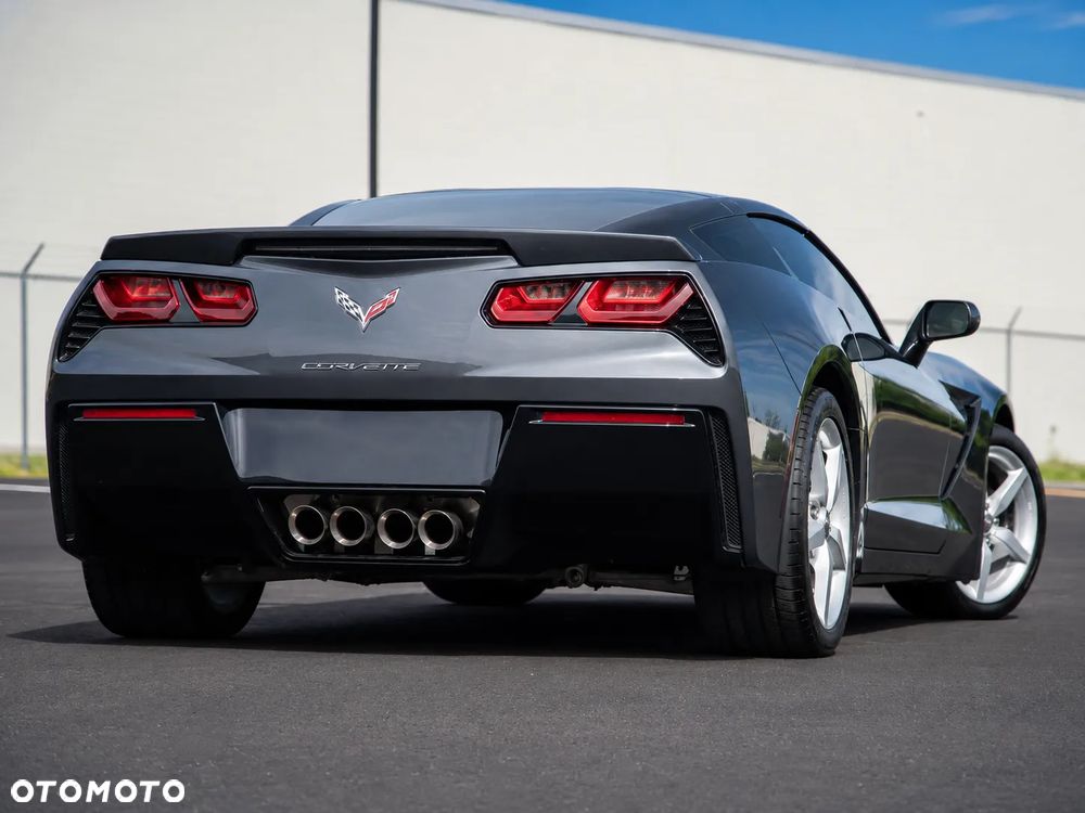 Chevrolet Corvette - 11