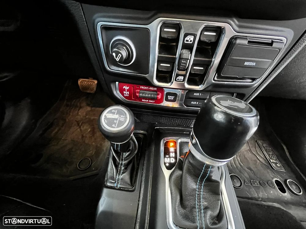 Jeep Wrangler - 12