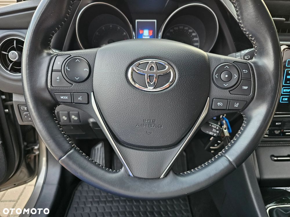 Toyota Auris 1.6 Premium - 16