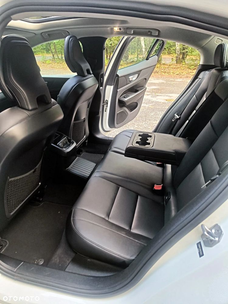 Volvo S60 T8 Recharge AWD Plus Dark - 27