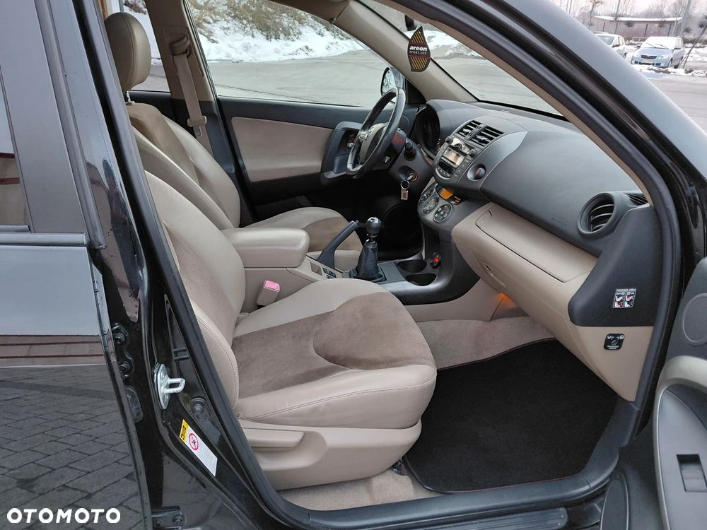 Toyota RAV4 2.2 D-4D 4x4 Sol - 23