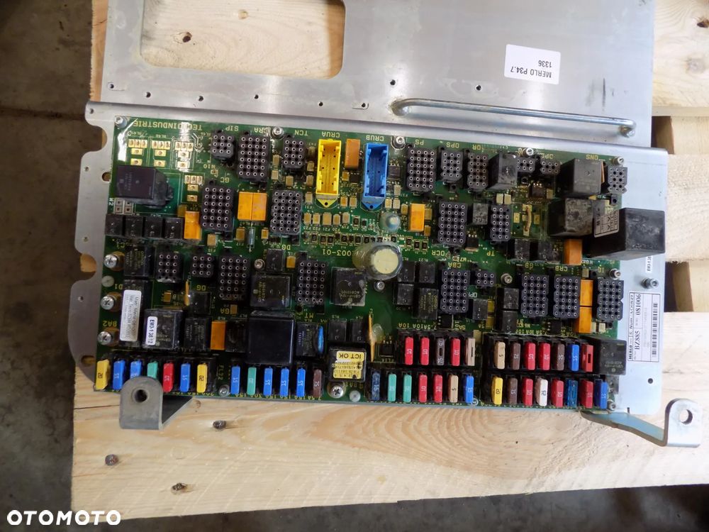 Merlo P 34.7 płyta sterowania bezpieczników 081007 - 3