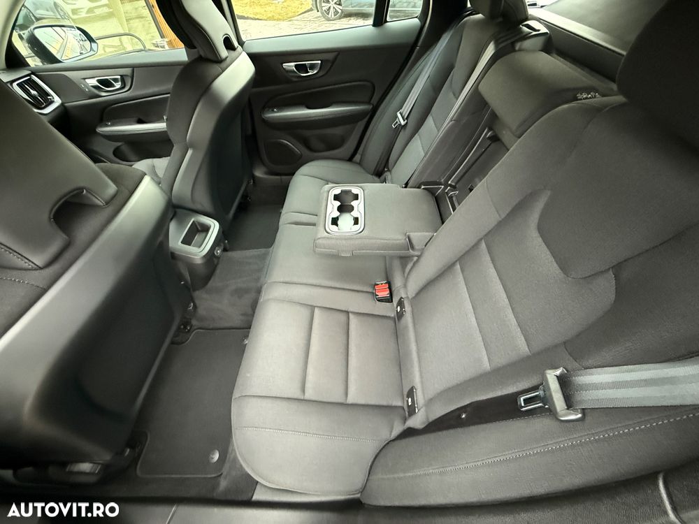 Volvo V60 B3 B DKG Momentum Pro - 23