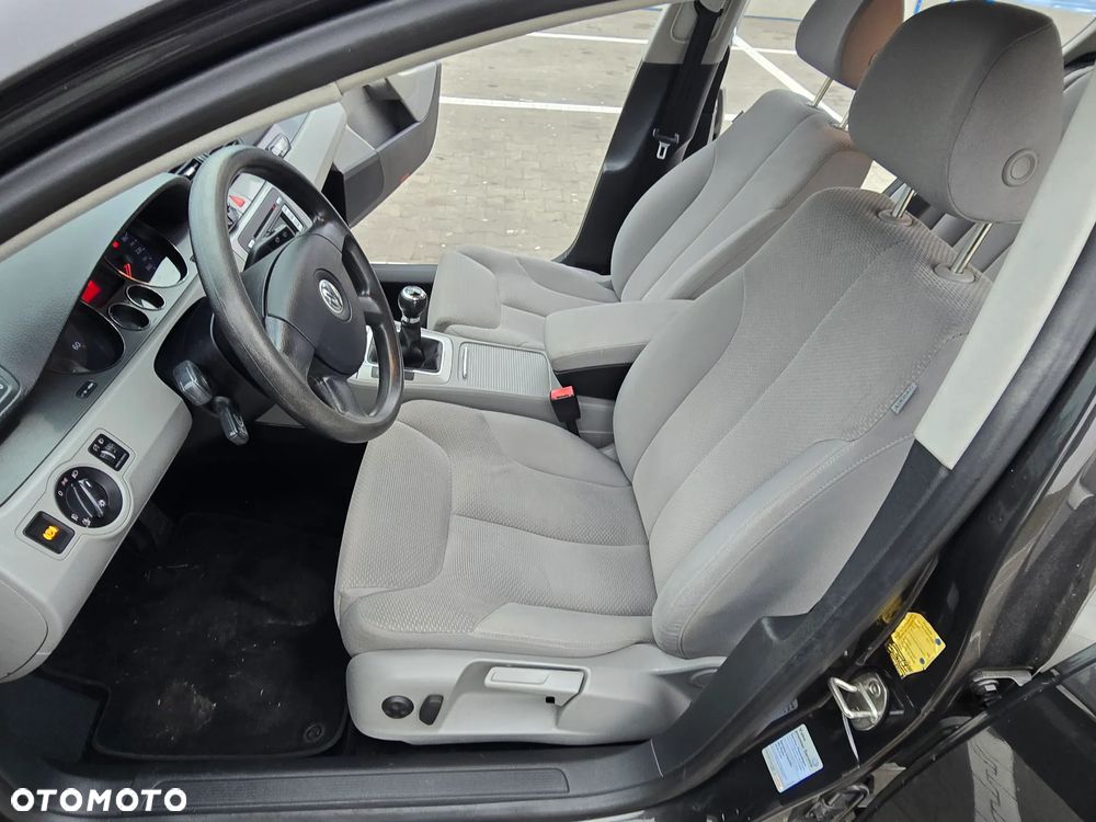 Volkswagen Passat 1.9 TDI Comfortline - 12