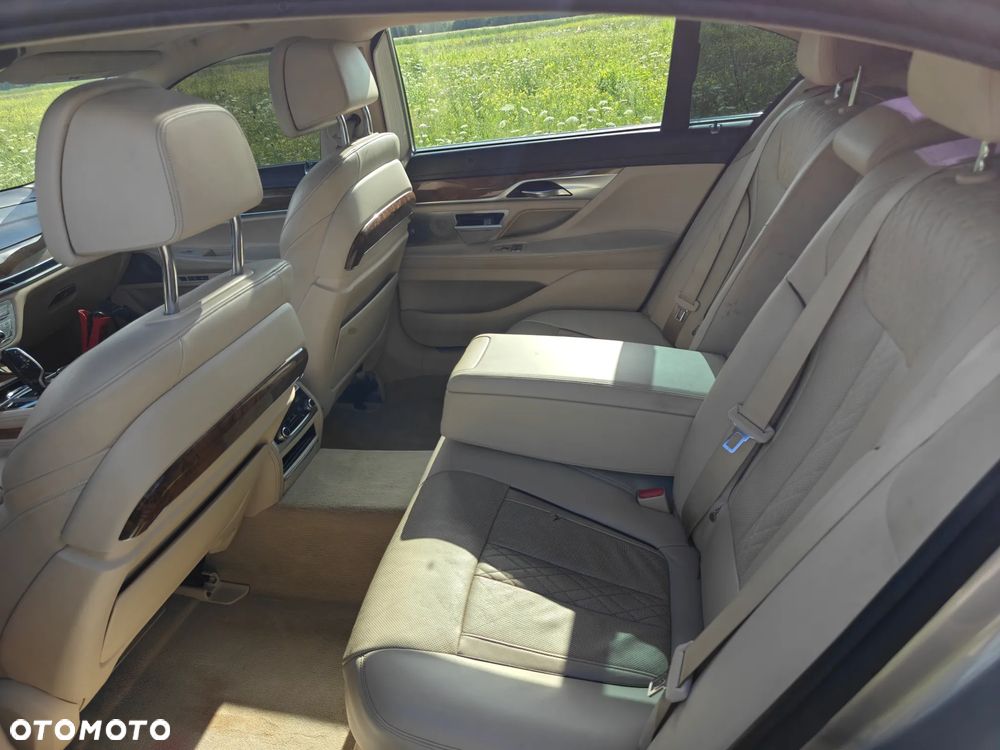 BMW Seria 7 750Li Edition Exclusive - 38