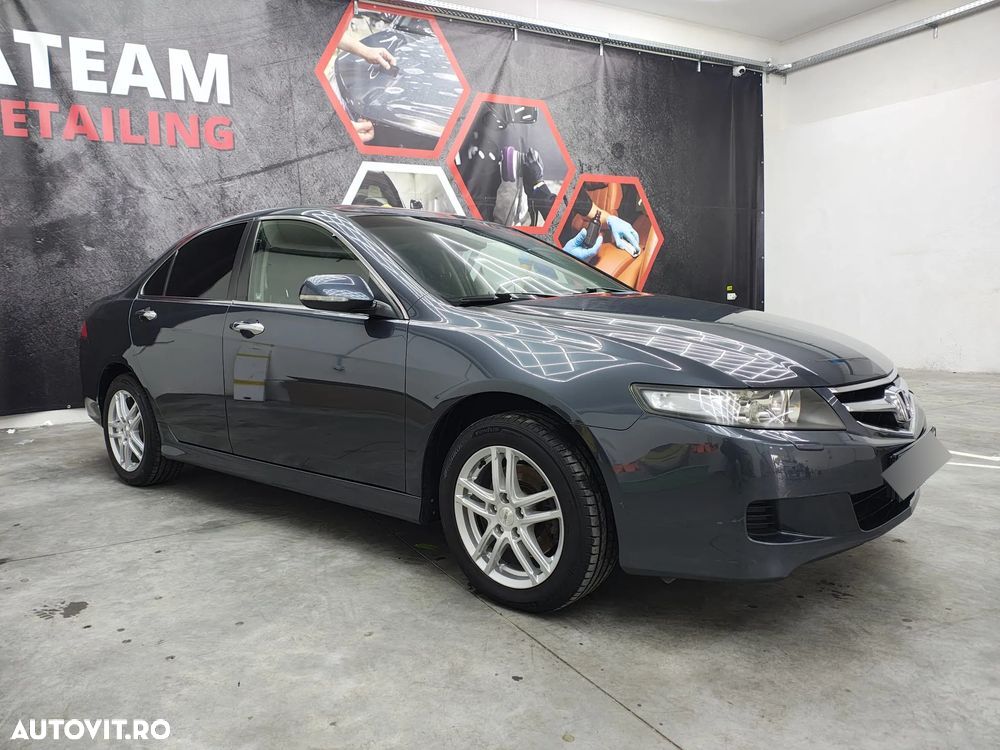 Honda Accord 2.0 i 4 Door - 1