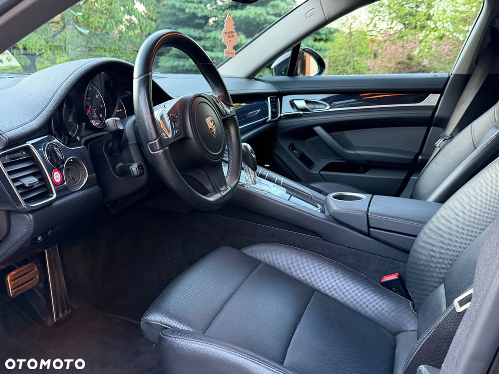 Porsche Panamera - 12