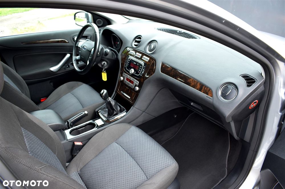 Ford Mondeo 2.0 Ghia X100 / X - 30