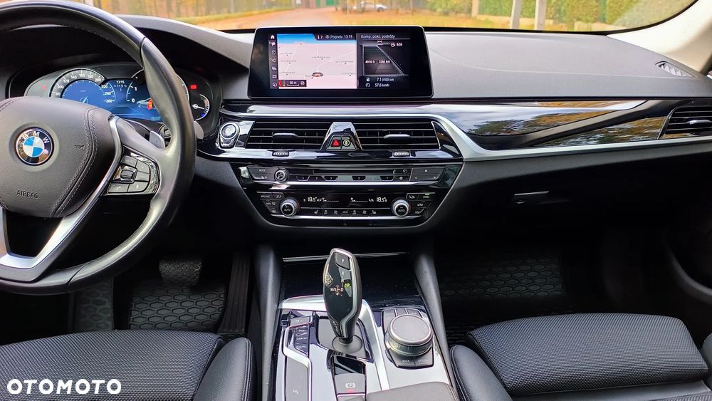 BMW Seria 5 520d Sport Line - 34