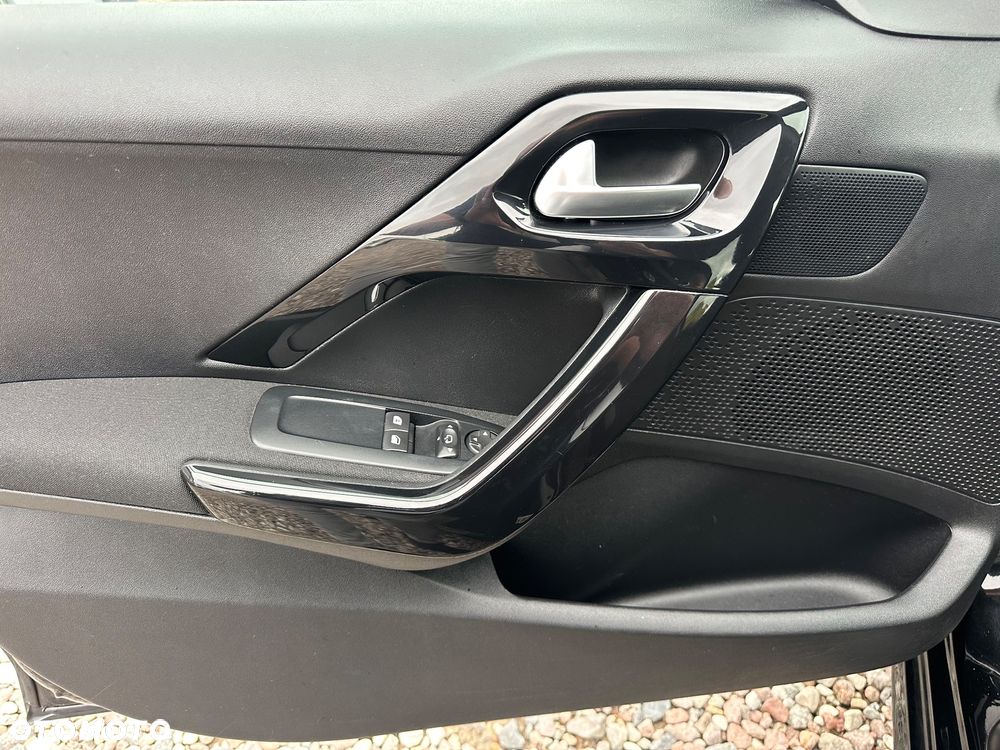 Peugeot 208 1.2 PureTech Style - 18