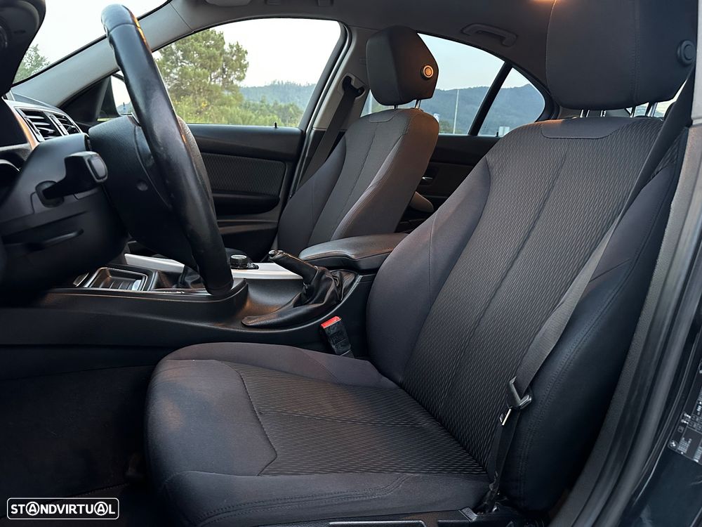 BMW 320 d Sport Line - 11