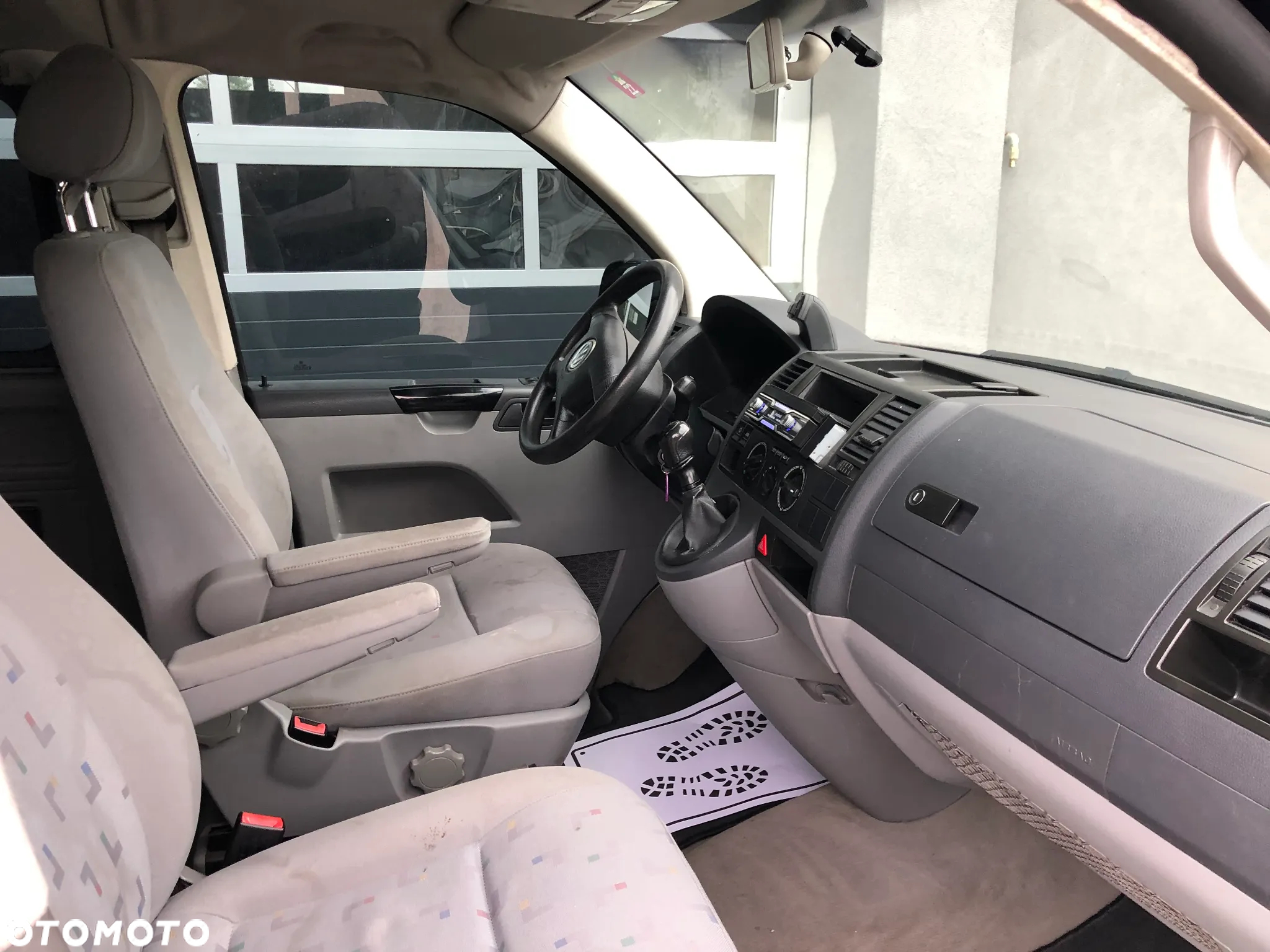Volkswagen Caravelle - 12