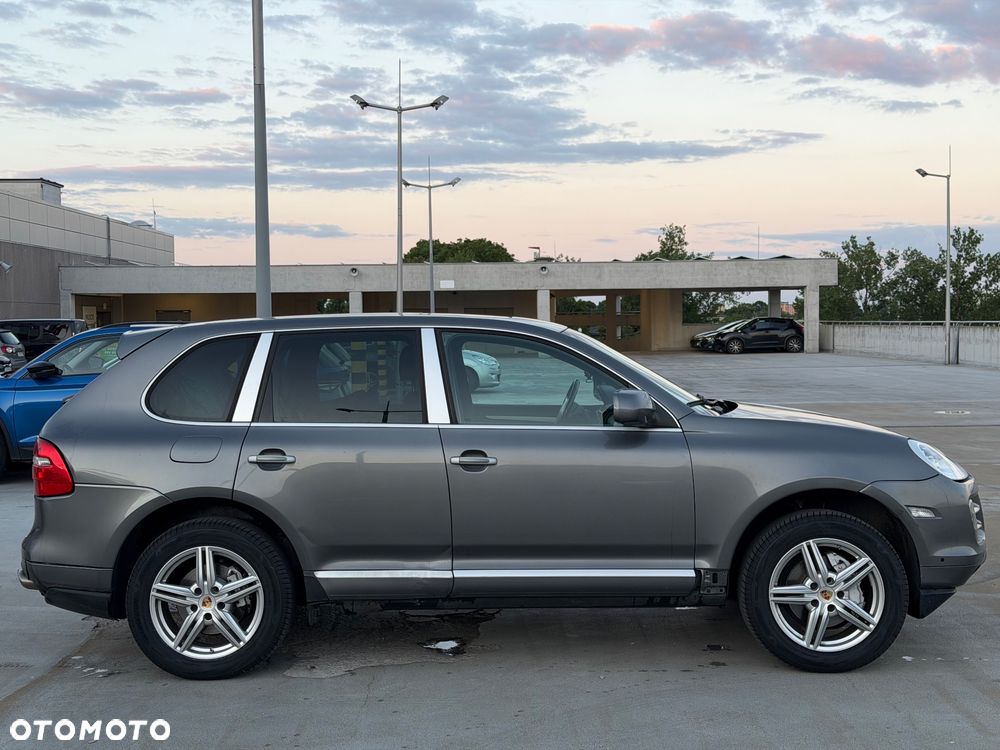 Porsche Cayenne - 4