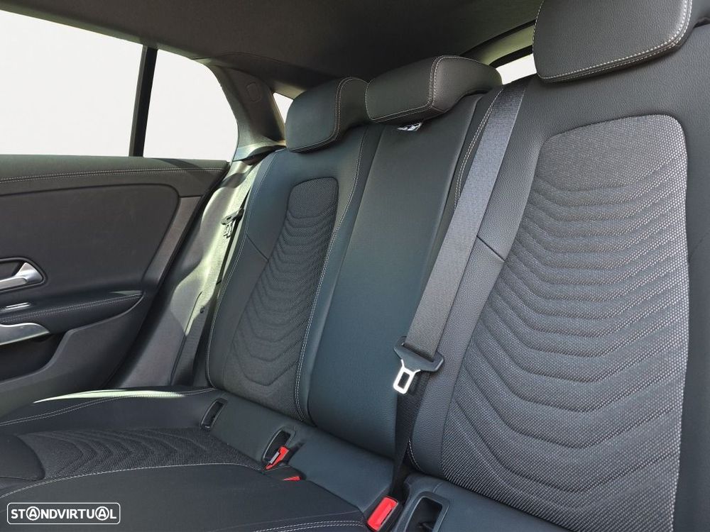 Mercedes-Benz CLA 200 — fotografia 14