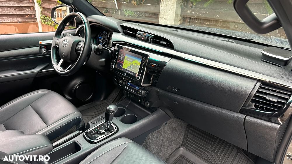 Toyota Hilux 2.8D 204CP 4x4 Double Cab AT Invincible Color Edition - 16